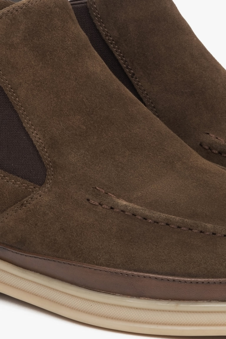 Dark brown men's slip-on velour chelsea boots Estro – details.