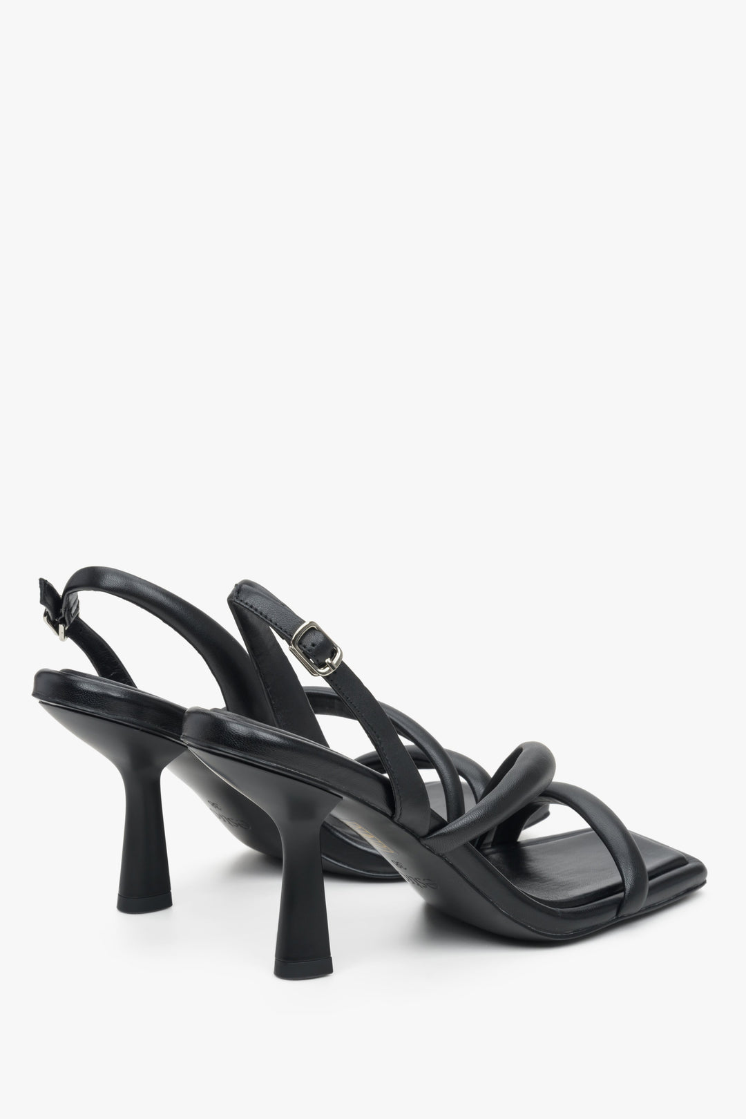 Women's soft strap heeled black sandals, Estro brand.