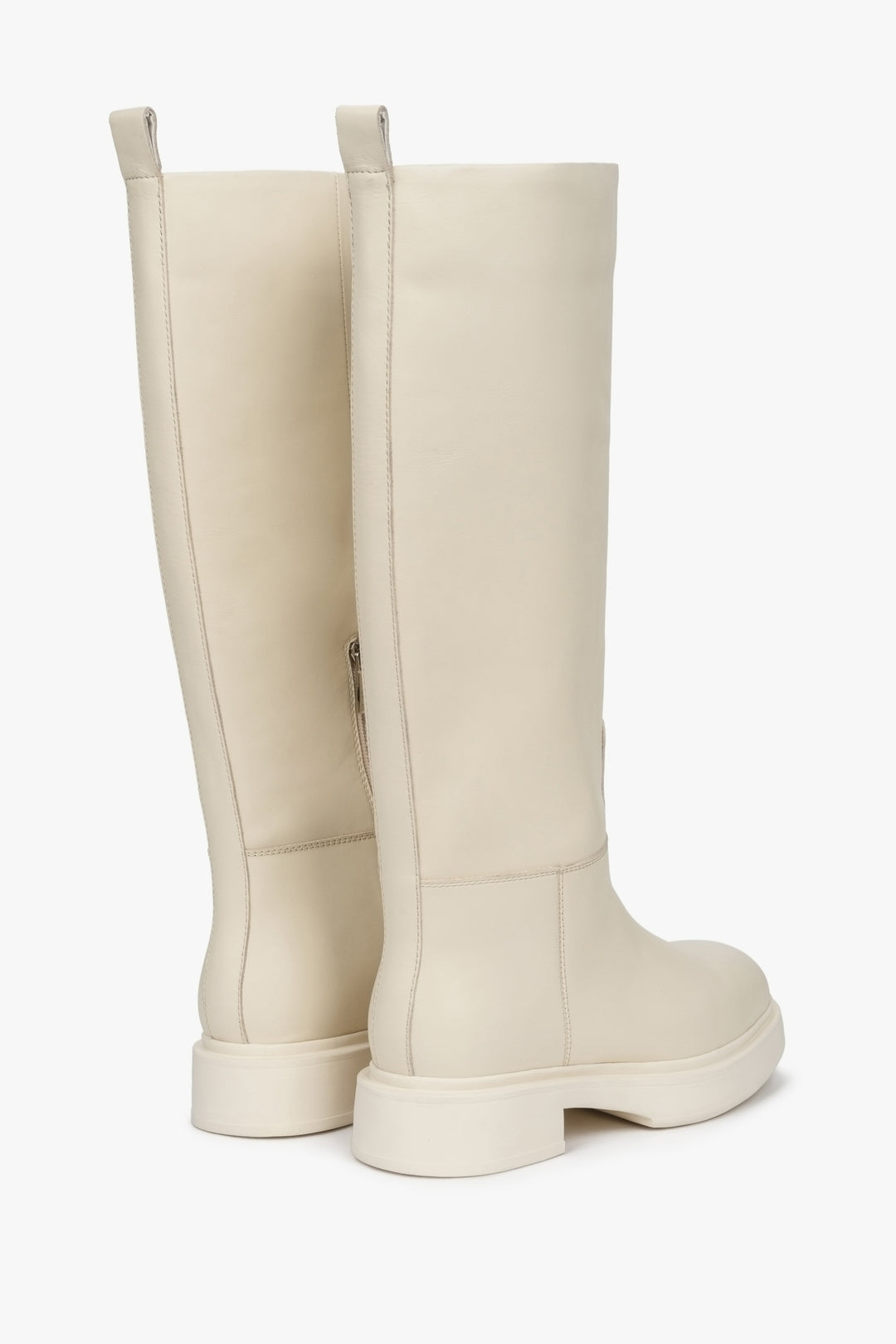 Winter women's beige boots by Estro with fur lining - close-up of the back of the boot.