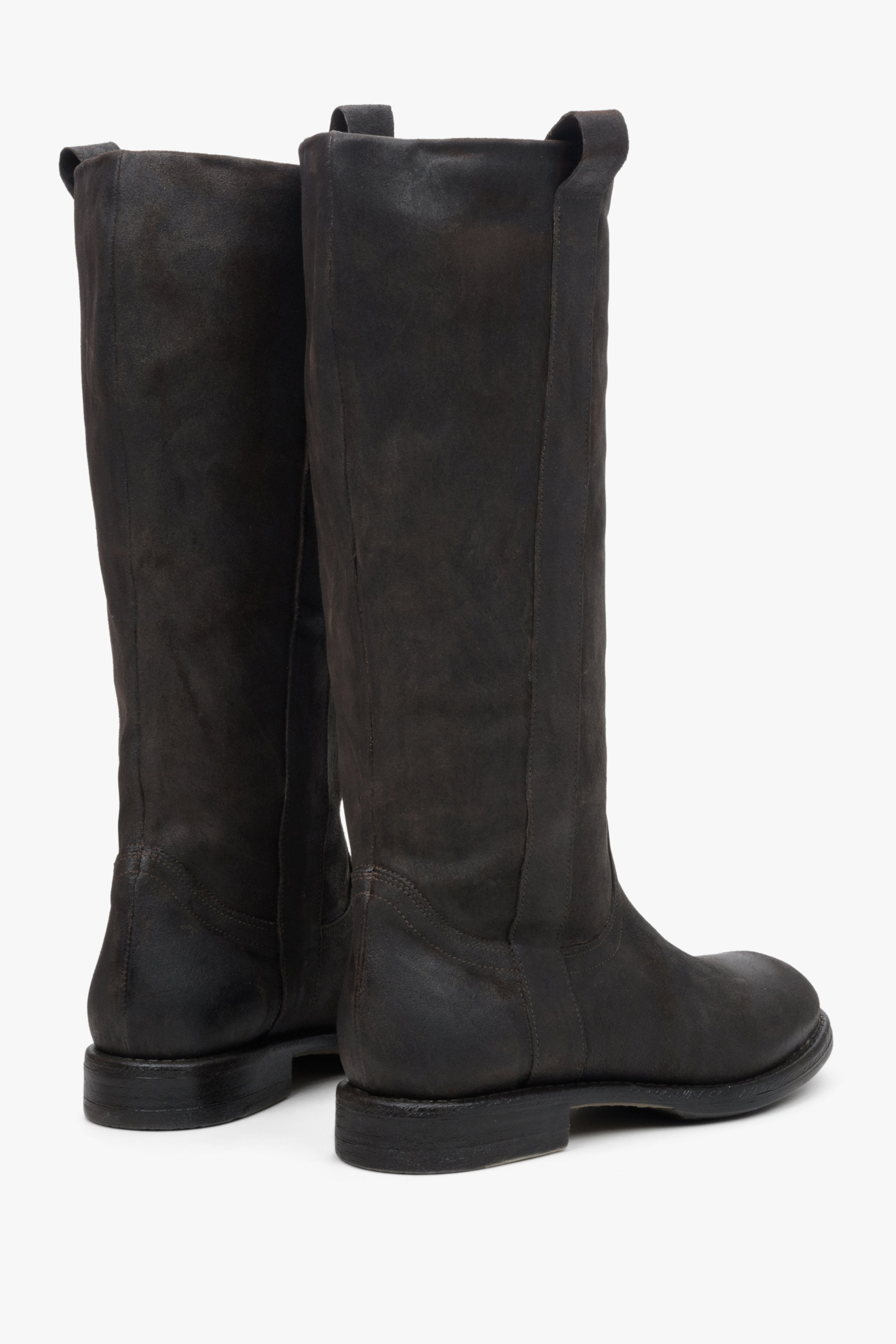 Women's black boots made of genuine leather by Estro.