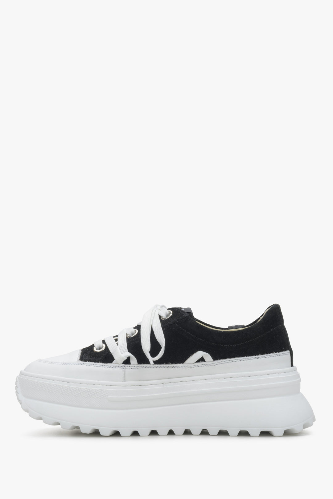 Women's white and black sneakers with perforated sole - shoe profile.