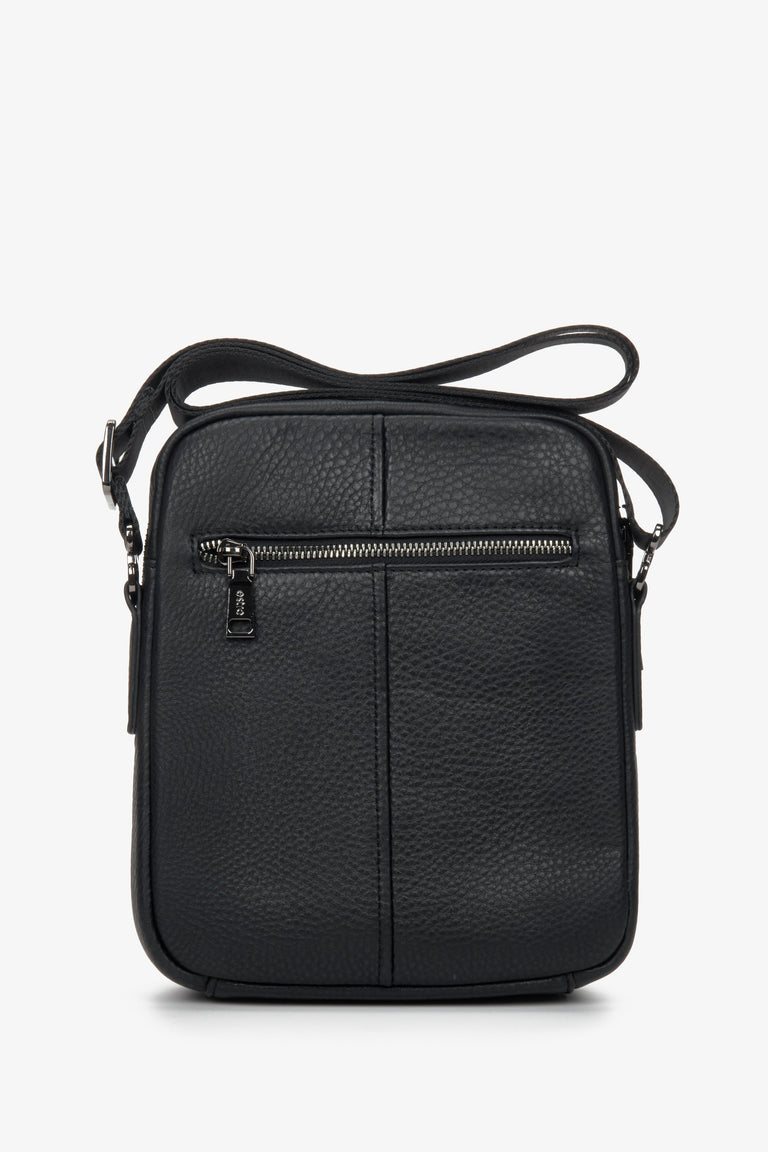 Men's black shoulder pouch by Estro.