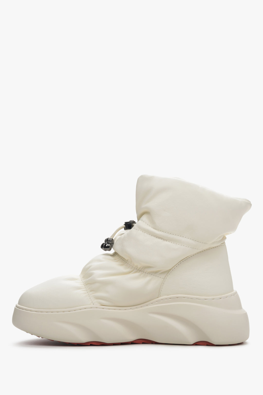 Women's light beige Estro leather snow boots - shoe profile.