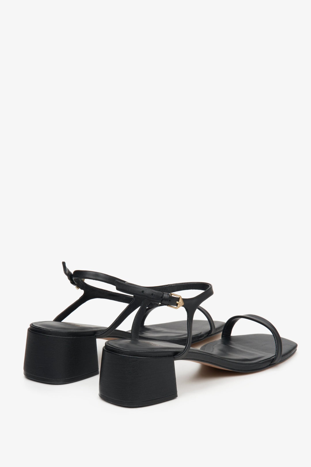Comfortable women's black sandals made of genuine leather by Estro - close-up on the heel.