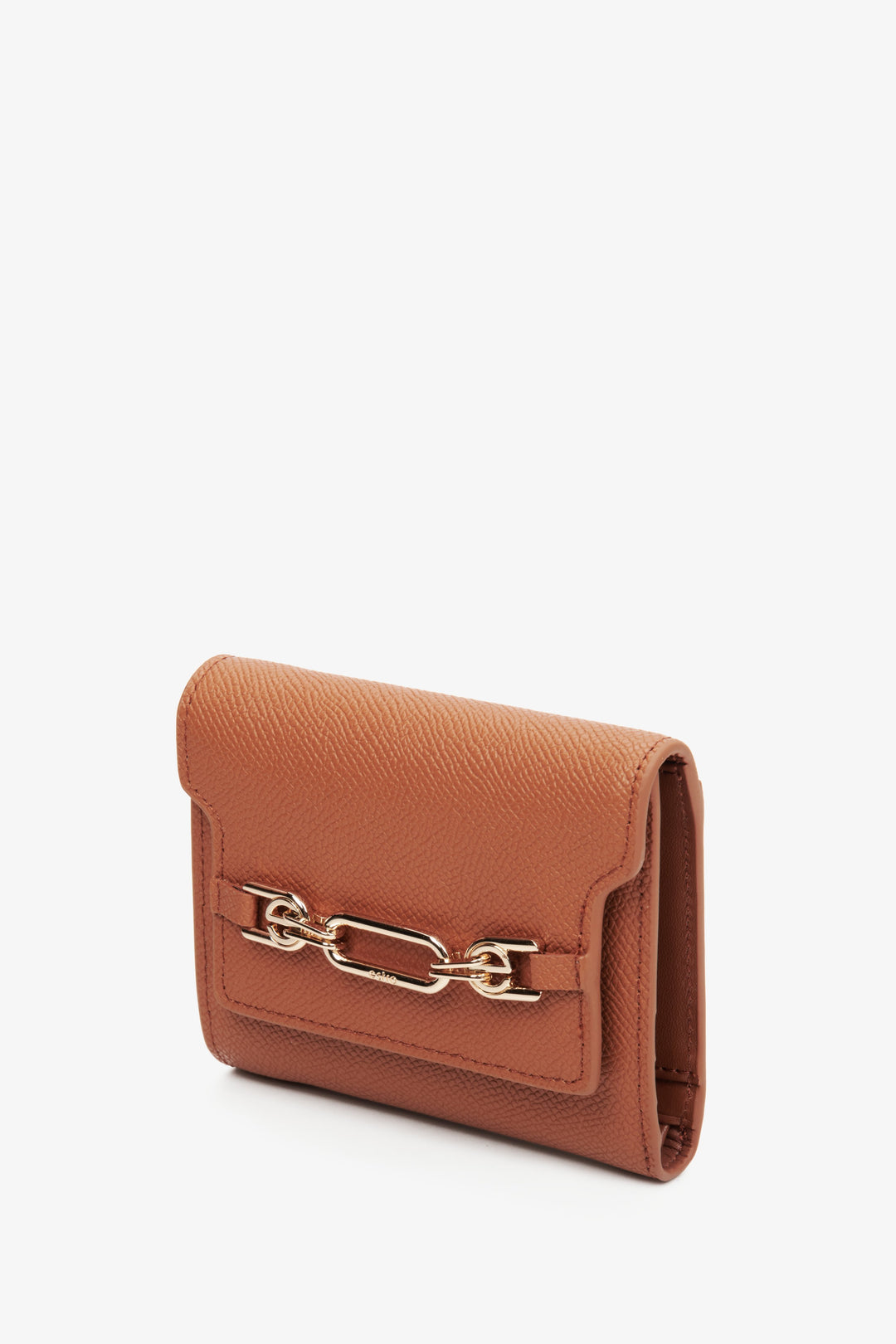 Women's brown leather wallet with a gold clasp, Estro.