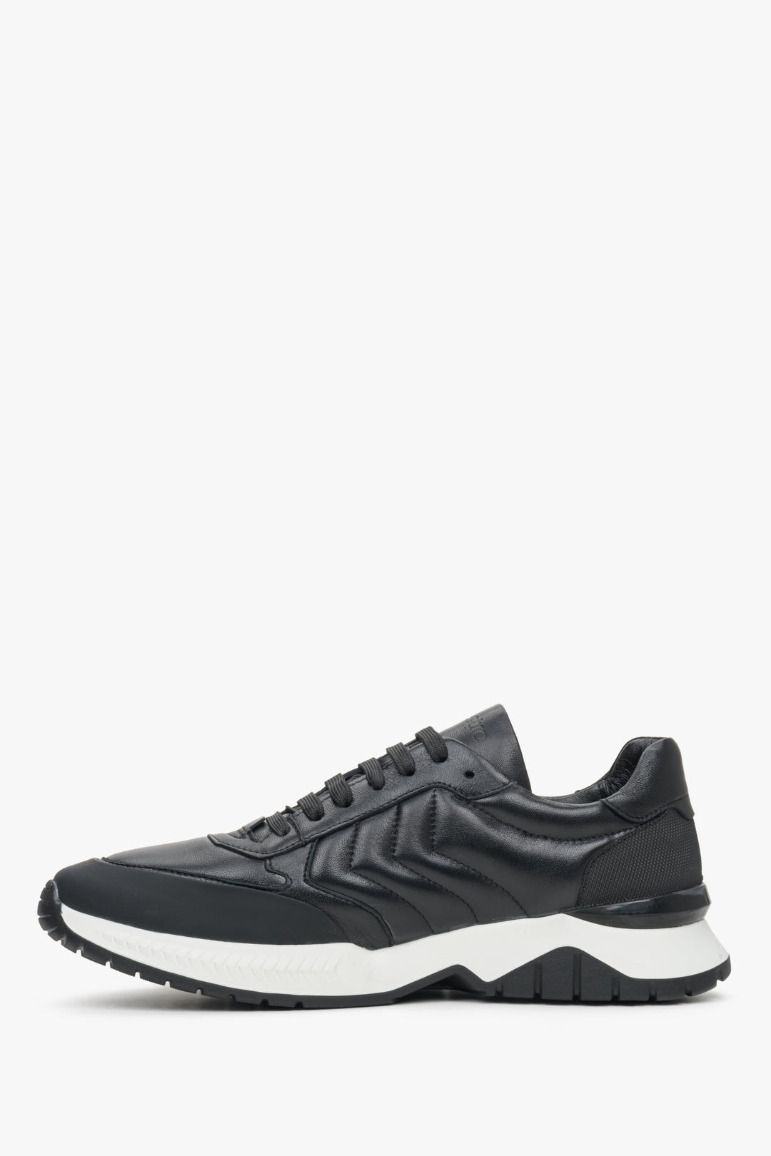 Estro men's leather spring sneakers with laces - profile view in black.