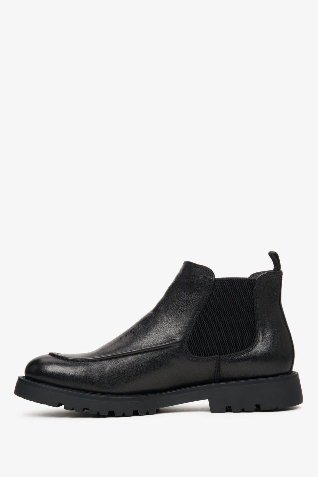 Low men's black ankle boots by Estro - side view presentation of the model.