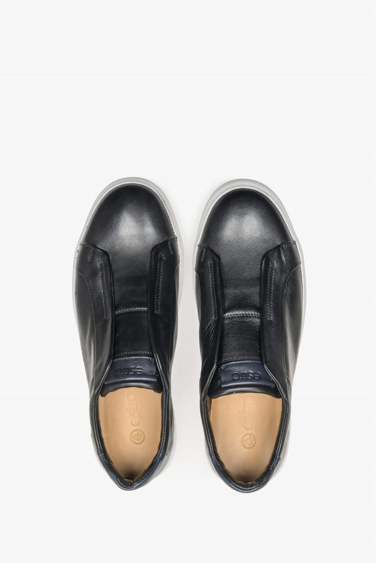 Slip-on men's sneakers made of genuine leather by Estro - presentation of the footwear from above.