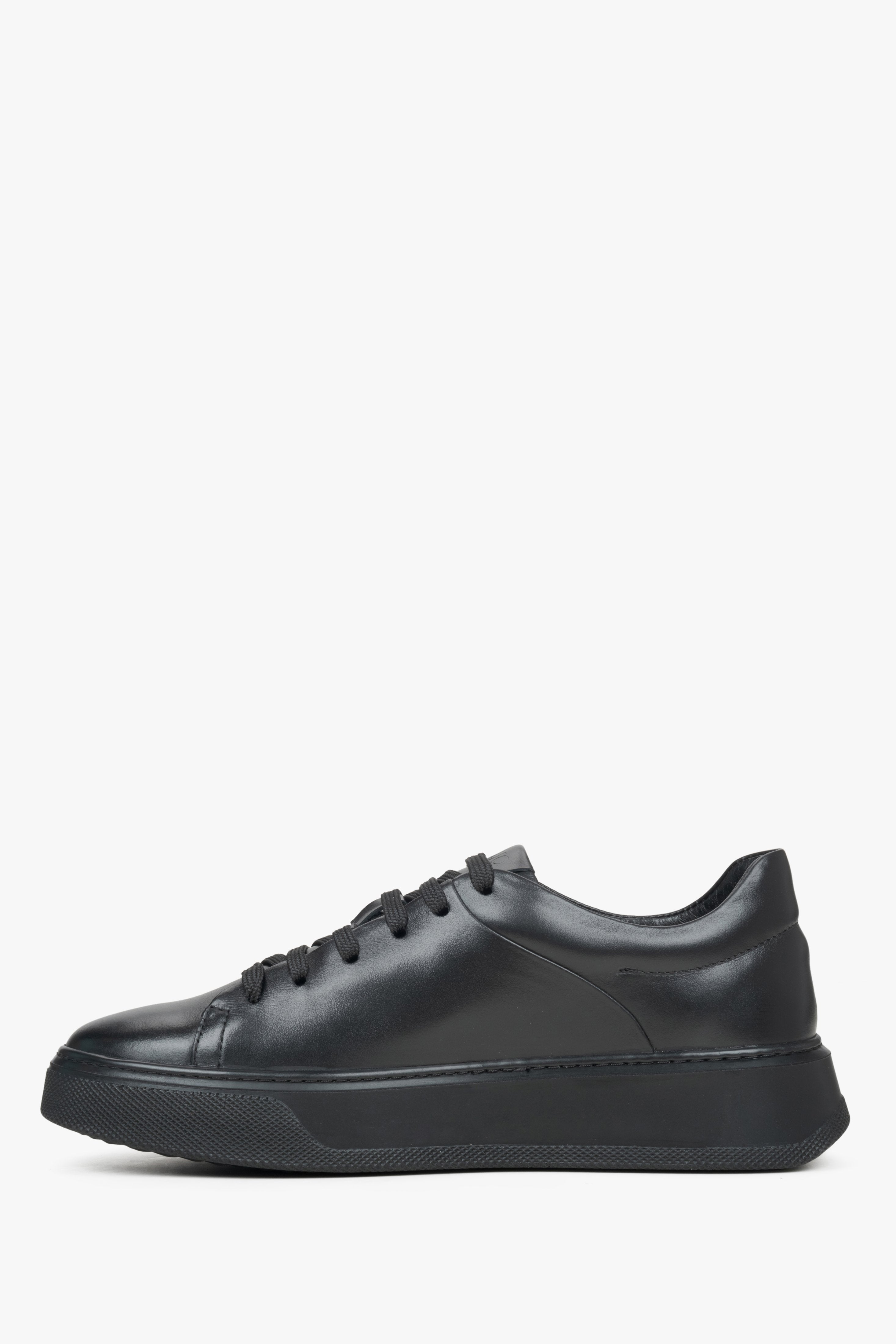 Women's black leather sneakers Estro - shoe profile.