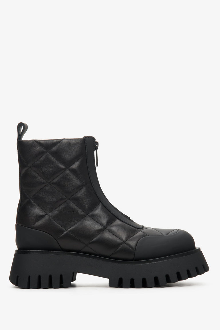 Women's Black Leather Quilted Boots for Winter Estro ER00112218