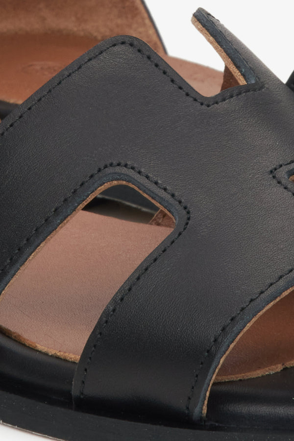 Estro women's leather sandals  - close-up on detail.