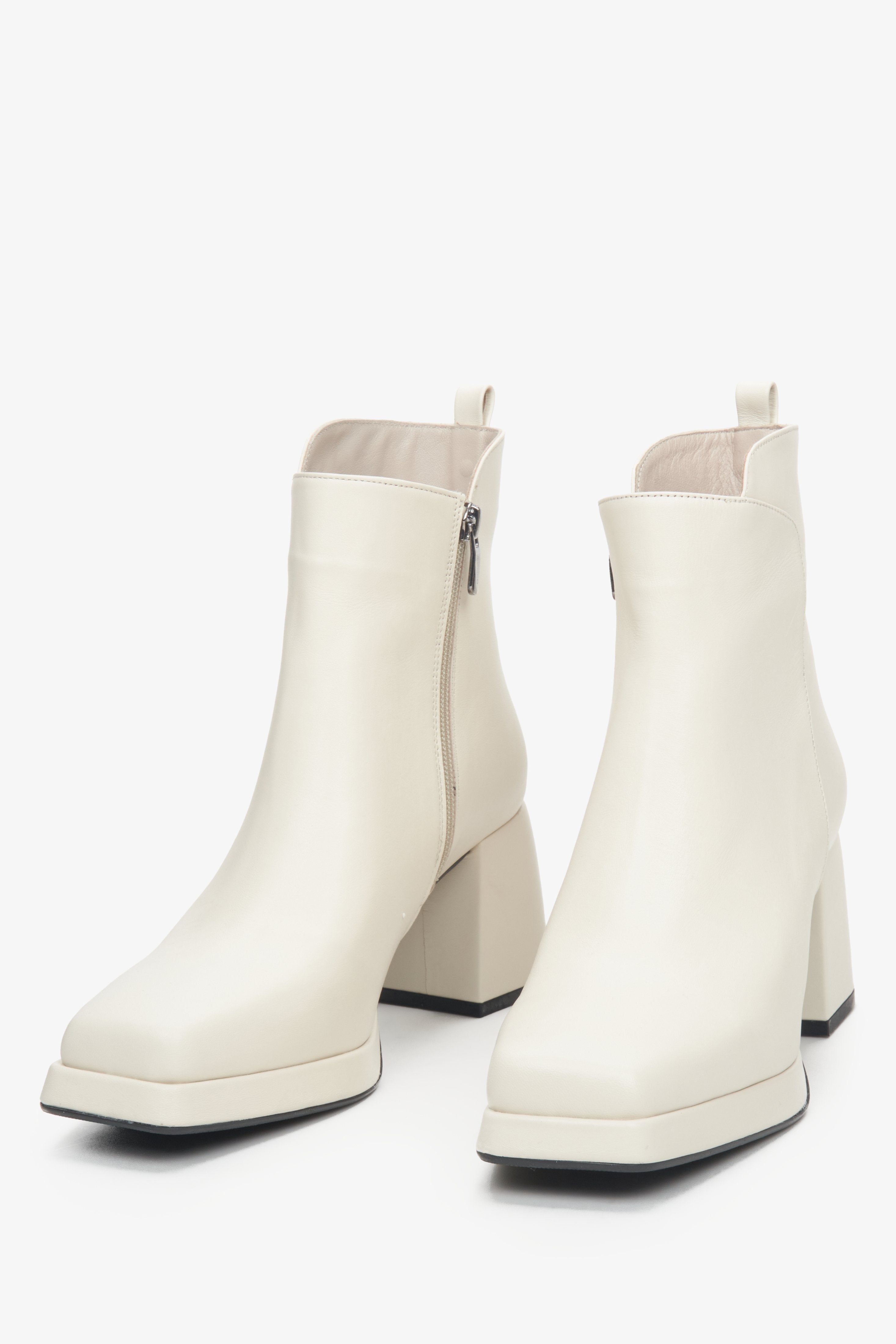 Women's beige leather Estro ankle boots with block heel - close-up on the toe.