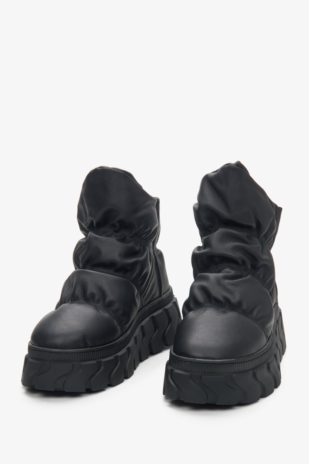 Black leather snow boots with fur lining Estro.