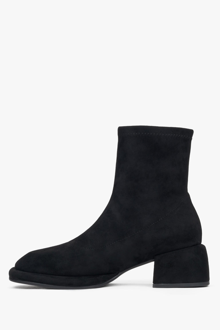 Black velour women’s boots by Estro - shoe profile.