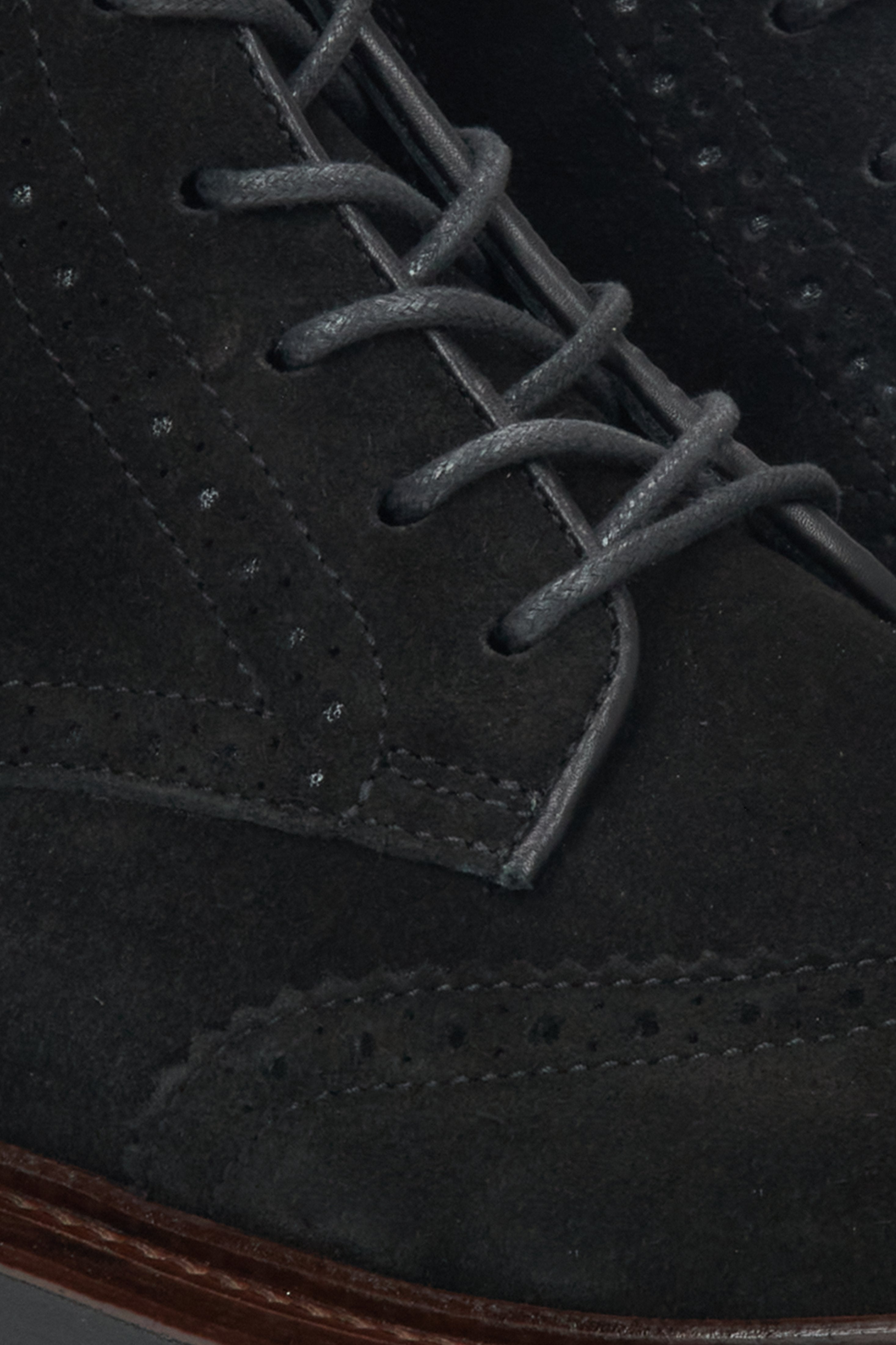 Black velour women's ankle boots Estro - close-up of the detail.
