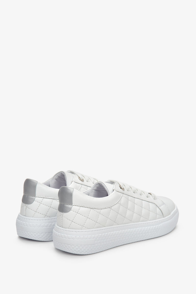 Estro women's leather sneakers with quilting - presentation of the side seam and heel.