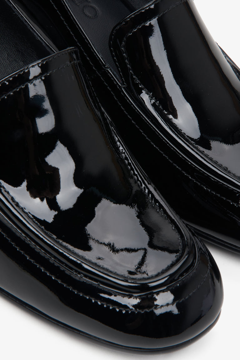 Black sleek leather women's loafers Estro - a close-up on details.