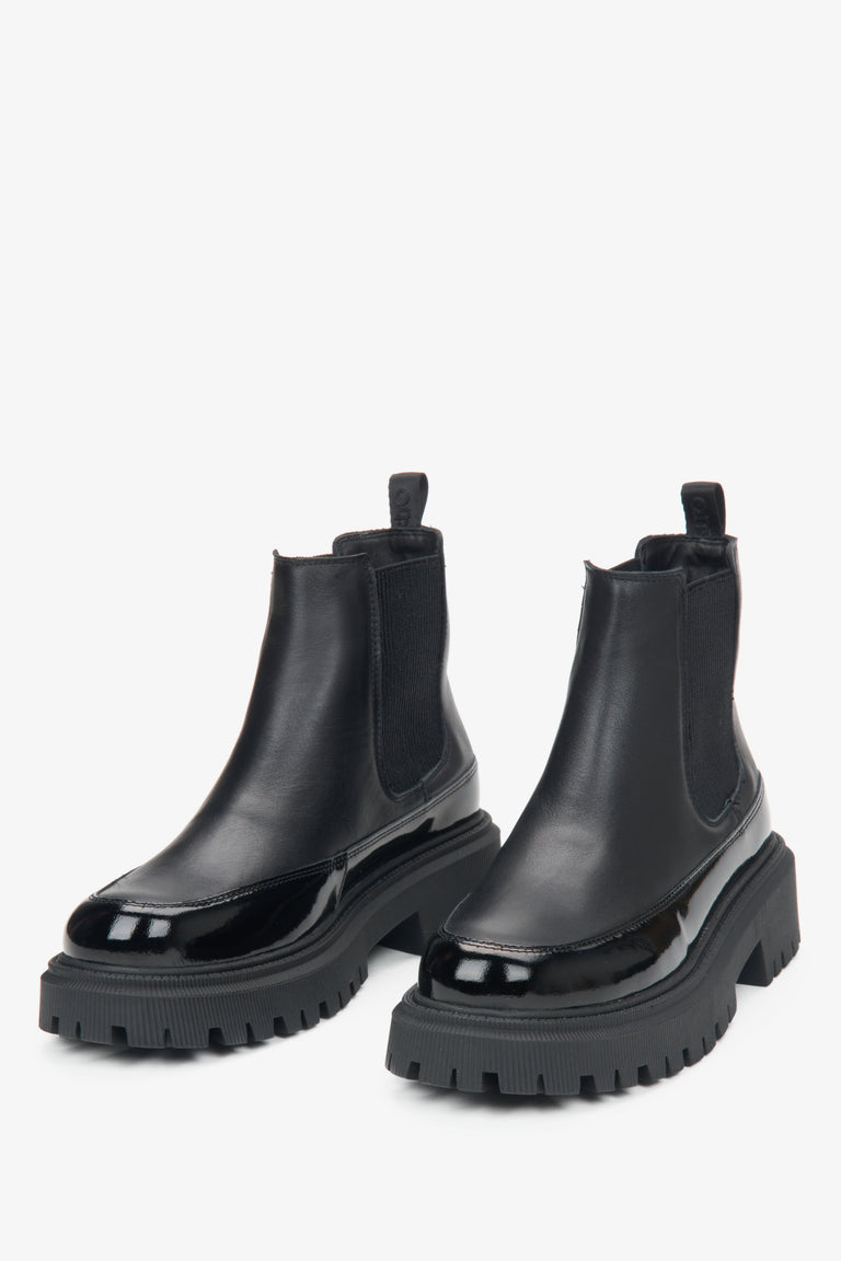 Women's black chelsea boots Estro with patent leather insert.