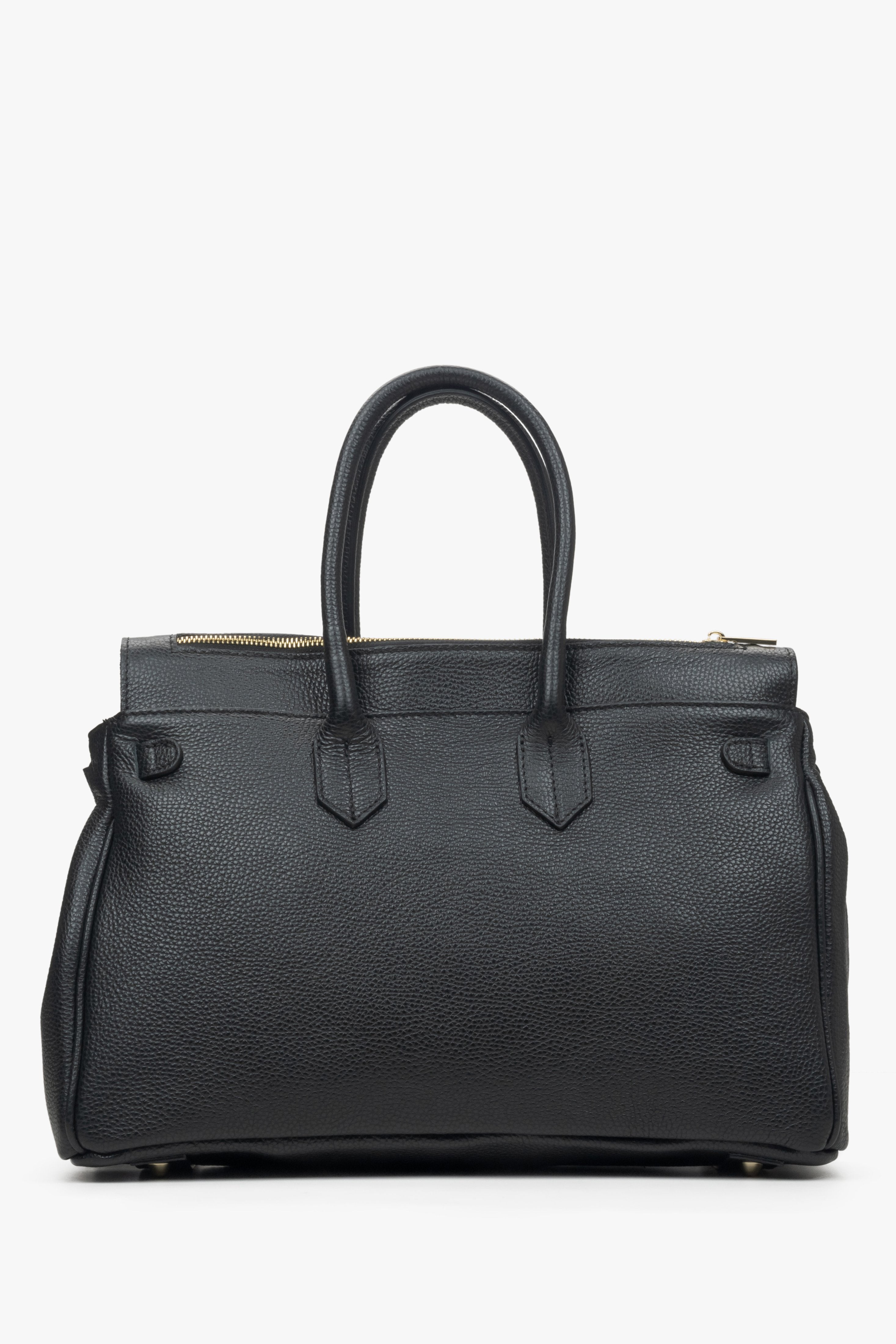 Stylish women's satchel in black, crafted from high-quality Italian genuine leather, offered by Estro in their premium line.