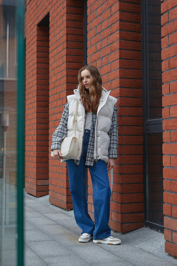 Estro women's beige leather shoulder bag - stylish.