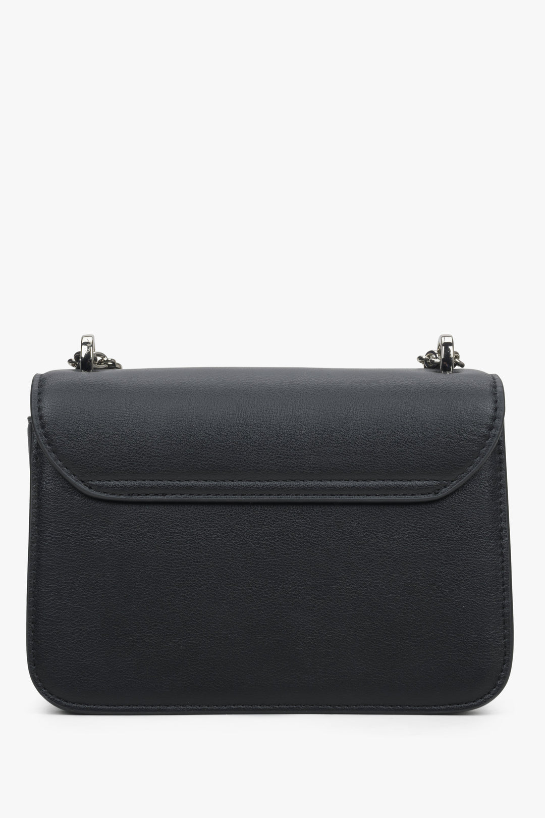 Estro black leather shoulder bag - back view of the model.