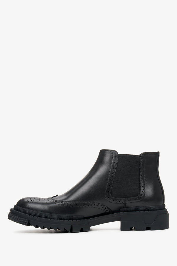 Men's low black leather ankle boots by Estro - shoe profile.