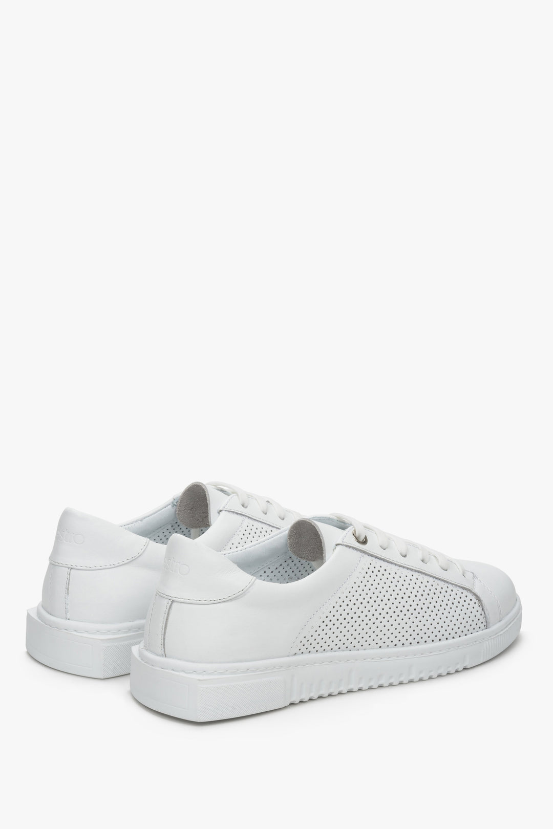 Women's Estro sneakers in white made of genuine leather - close-up of the heel counter and side seam of the shoes.