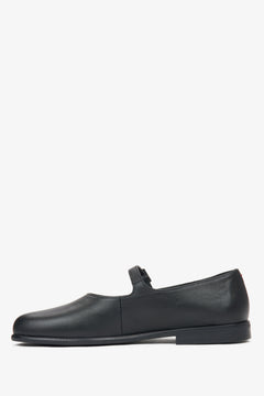 Women's black ballet flats with a buckle by Estro - shoe profile.






