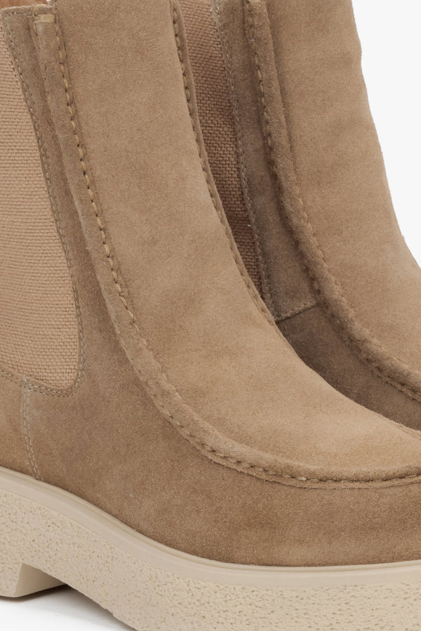 Beige women's chelsea boots made of natural velour Estro - close-up of the details.