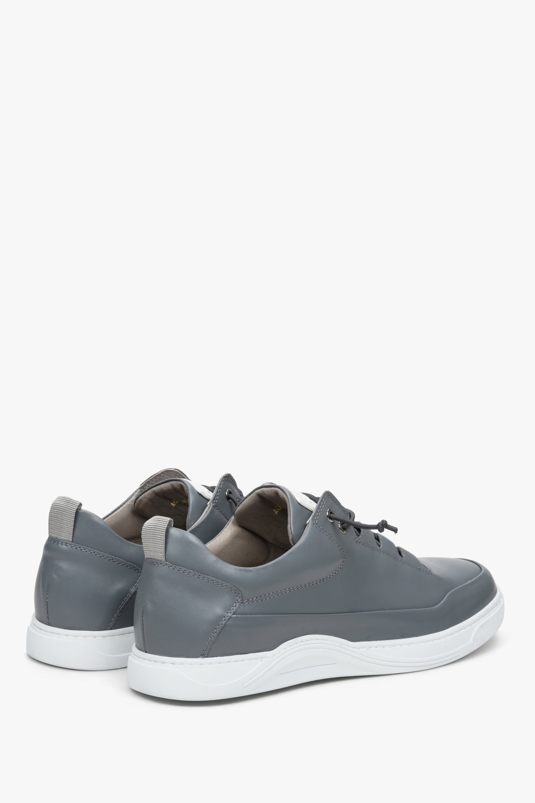 Men's grey sneakers ES 8 made of genuine leather - close-up on the heel and the side part of the shoe's sole.