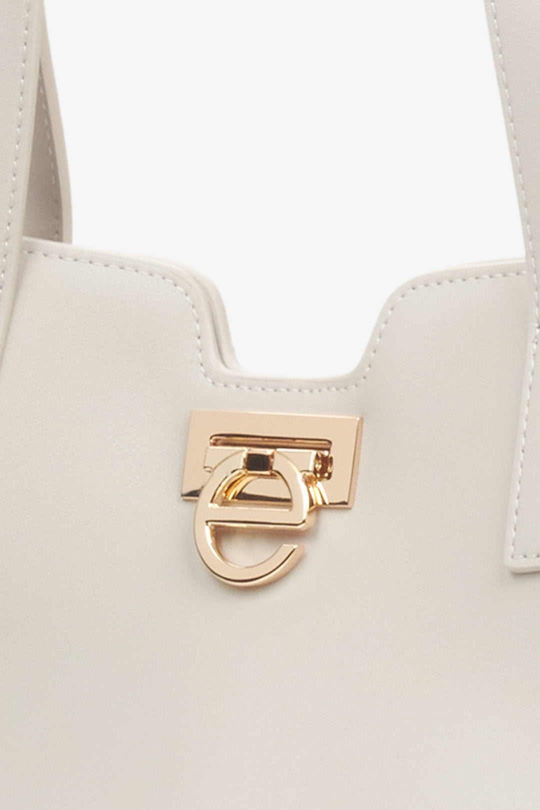 Light beige leather women's bag by Estro - details.