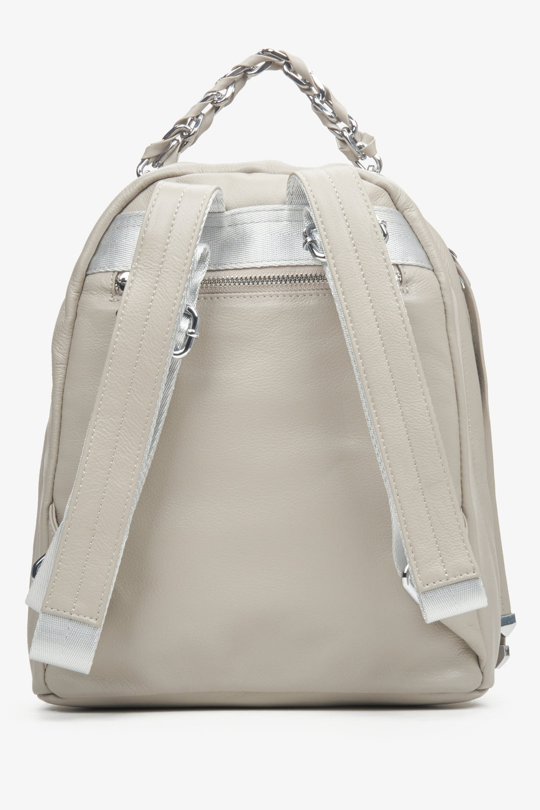 Estro's large, women's light grey leather backpack - close-up of the back and model's shoulders.