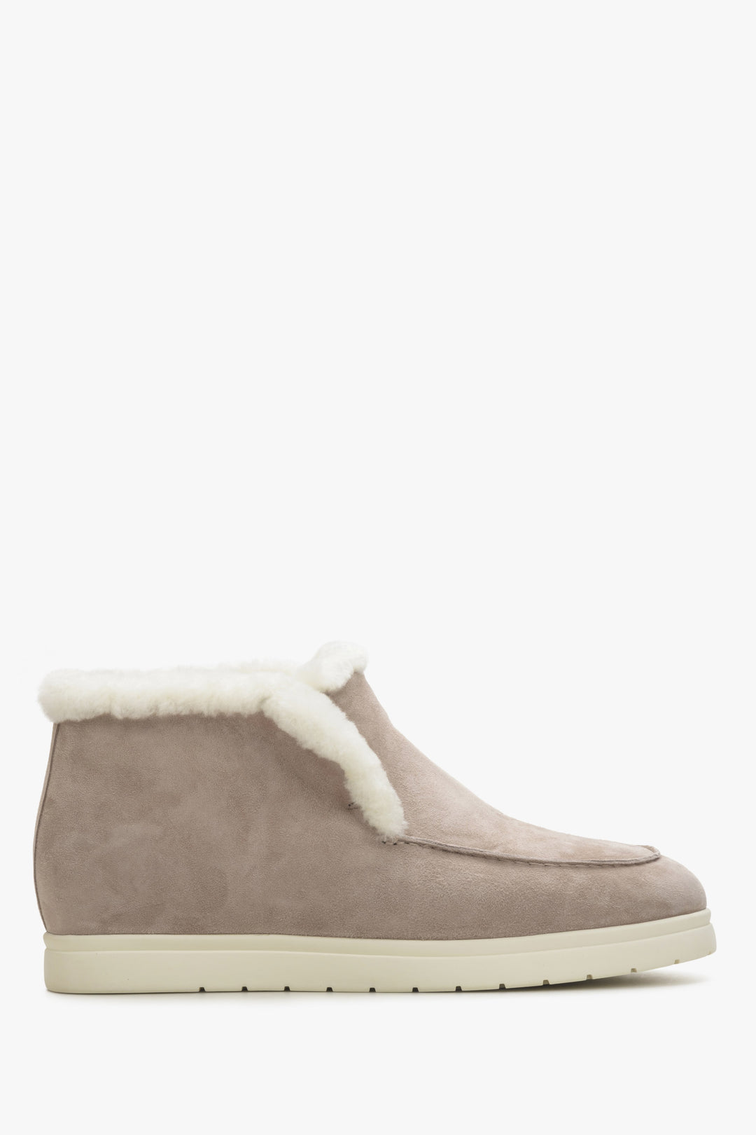 Fur and velour pale pink low-top boots Estro - shoe profile.