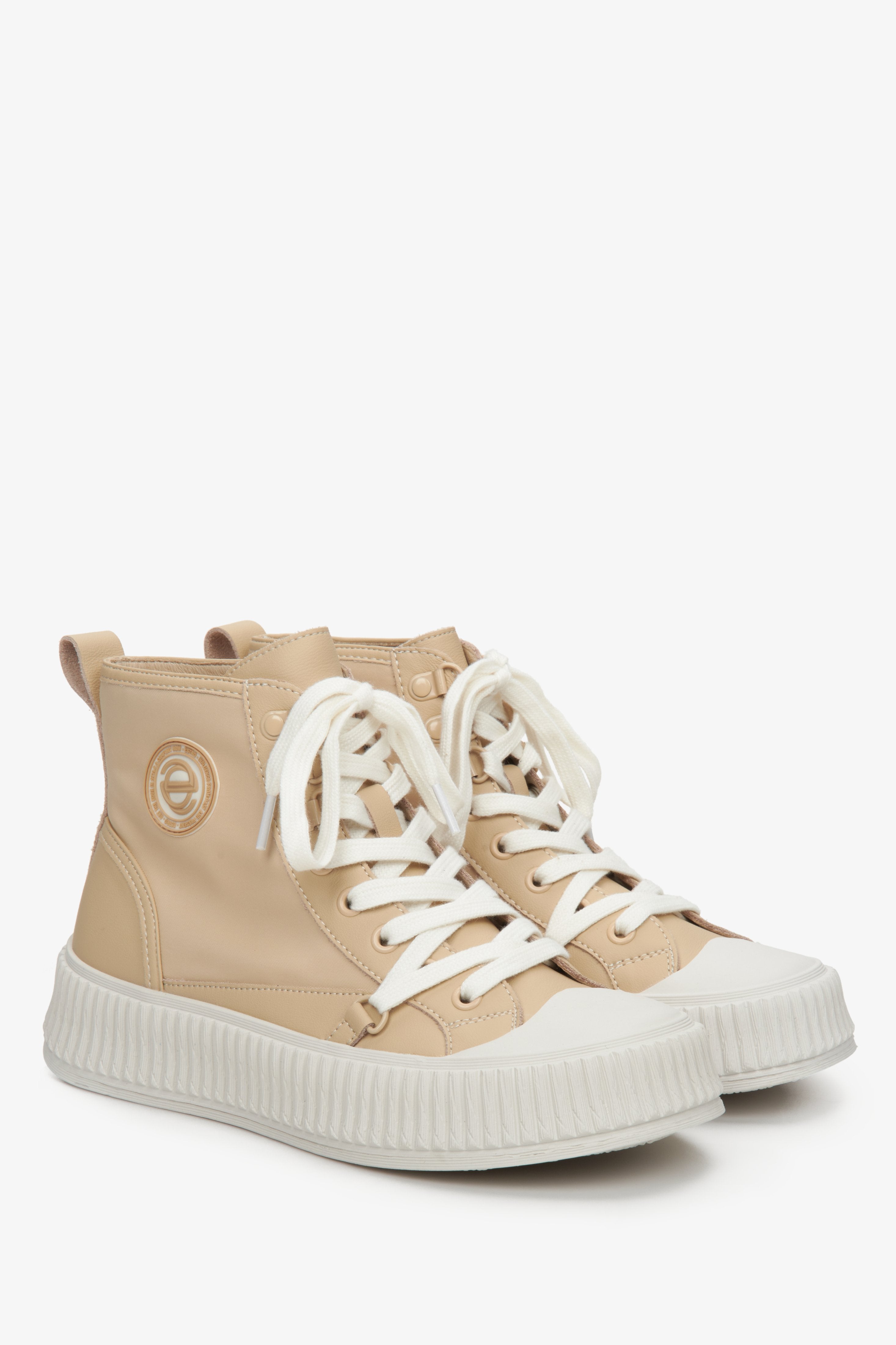 Women's beige leather sneakers with laces.