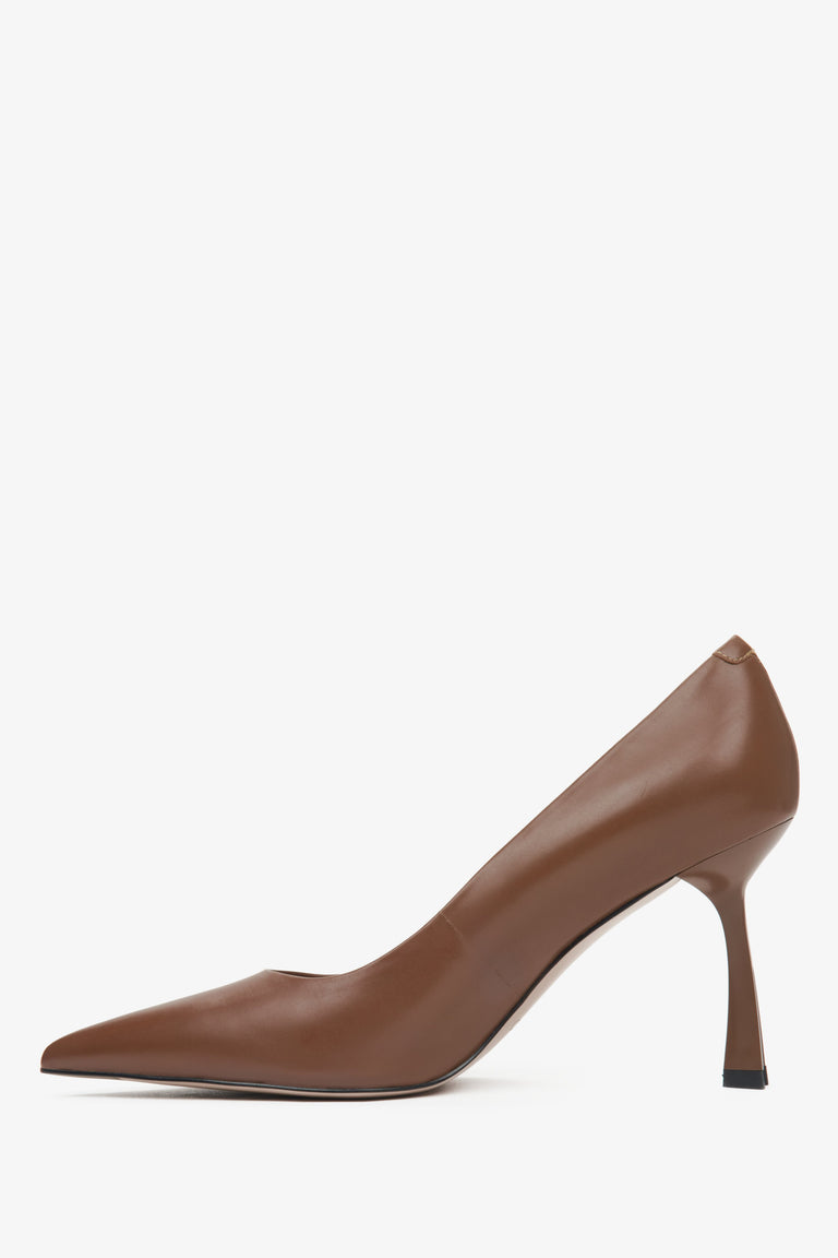 Estro brown high heels made of genuine leather with a pointed toe - side profile of the shoe.