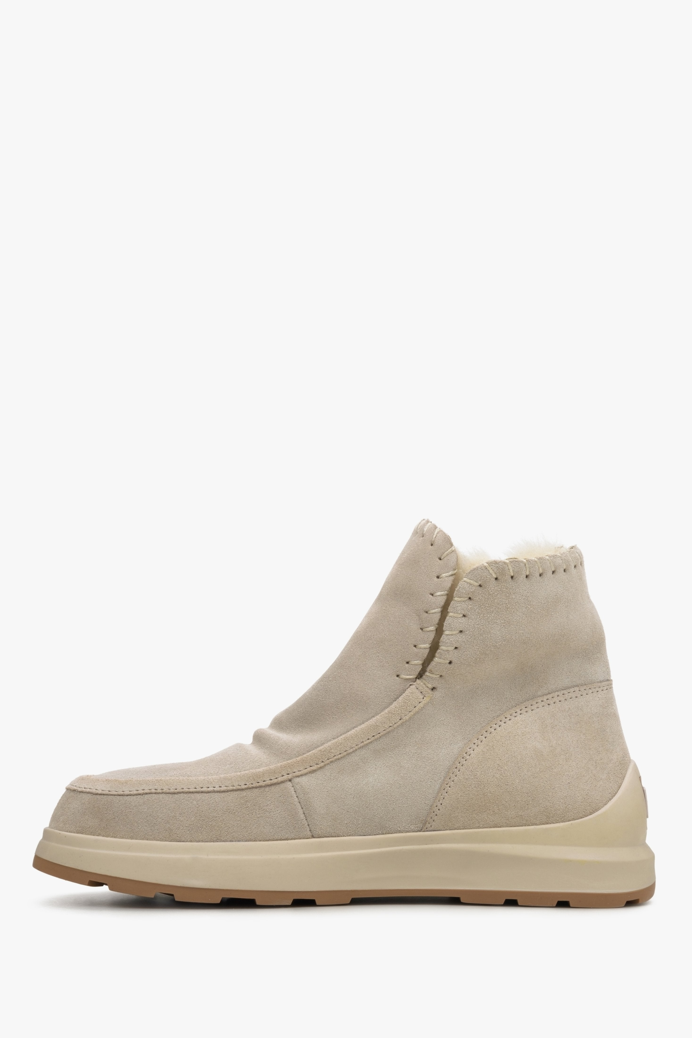 Beige suede snow boots Estro - shoe profile.