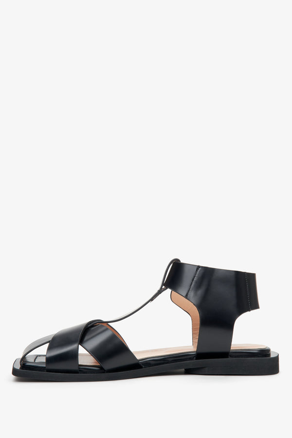 Women's sandals in black color with thick straps for summer, brand Estro.
