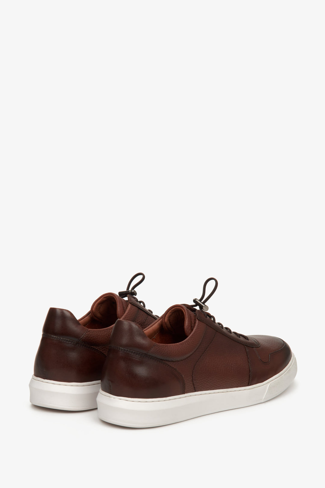 Estro men's brown leather sneakers - presentation of the heel and side seam of the shoes.