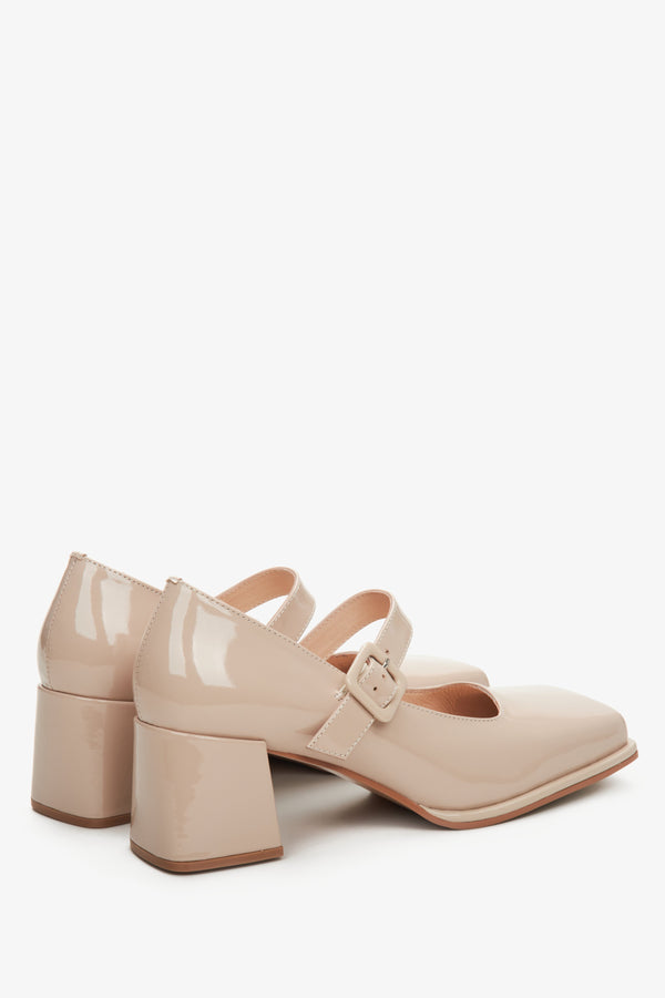 Women's beige leather Mary Jane pumps - close-up on the heel.