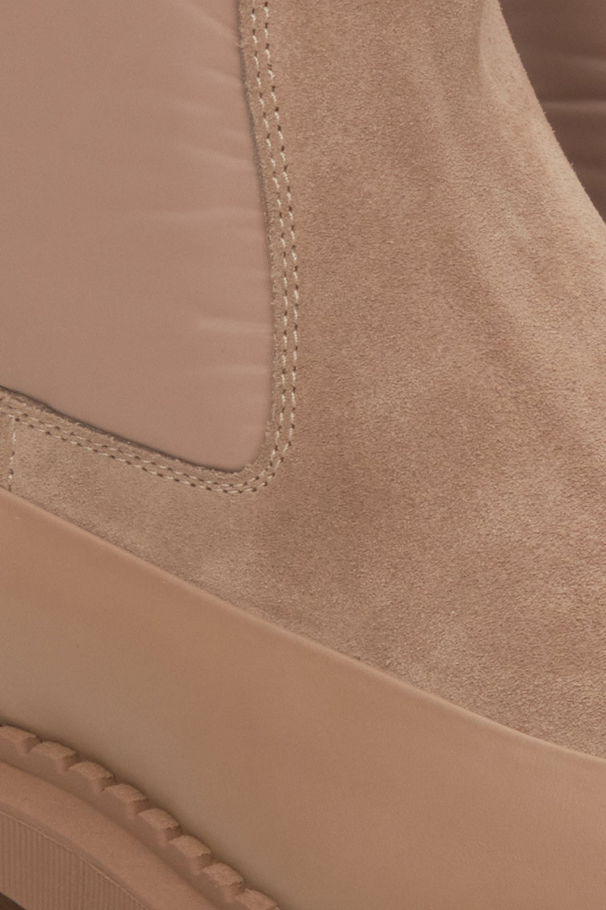 Brown Estro women's winter ankle boots.