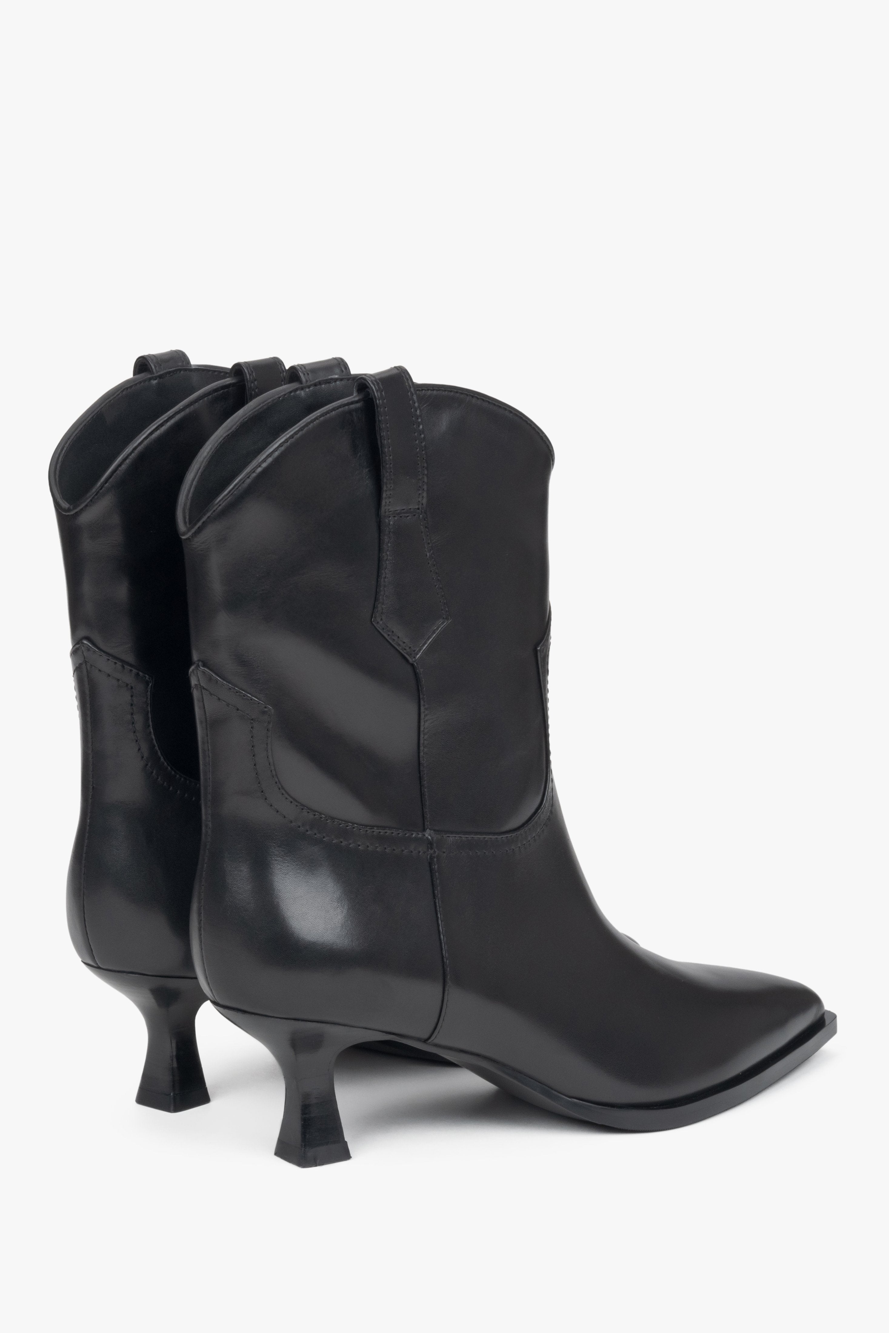 Black leather ankle boots for women by Estro - close-up of the side line and heel of the shoes.