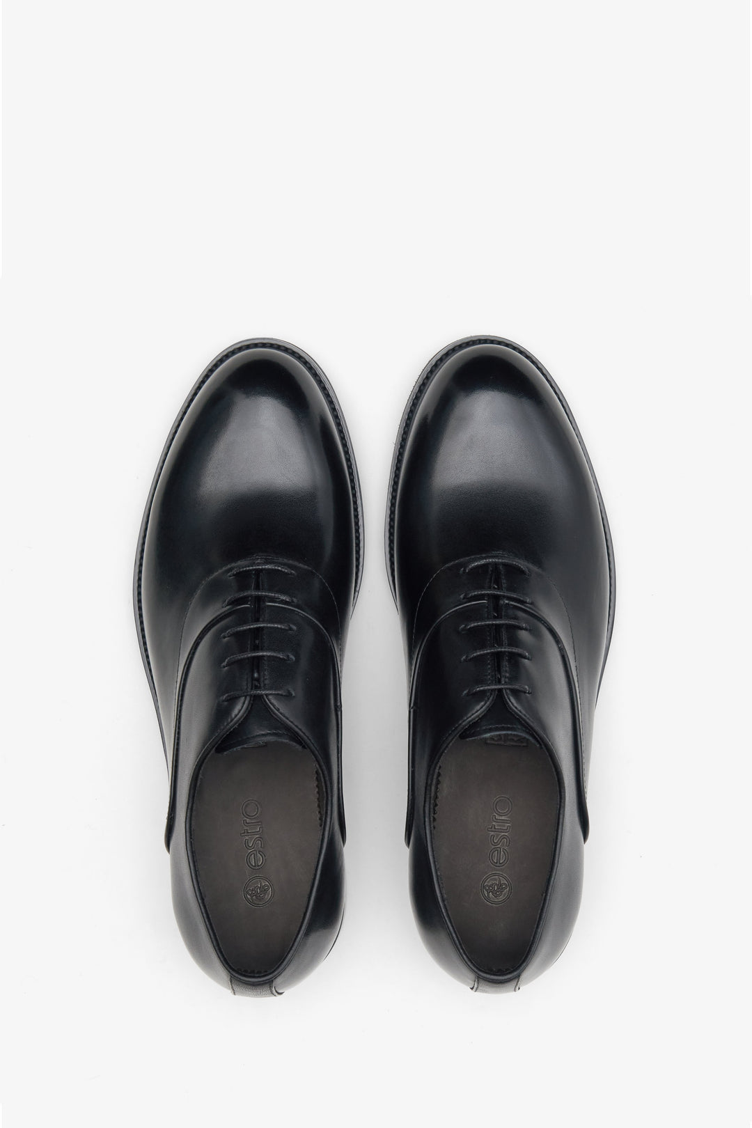 Men's black leather Oxford shoes by Estro - top view presentation of the model.