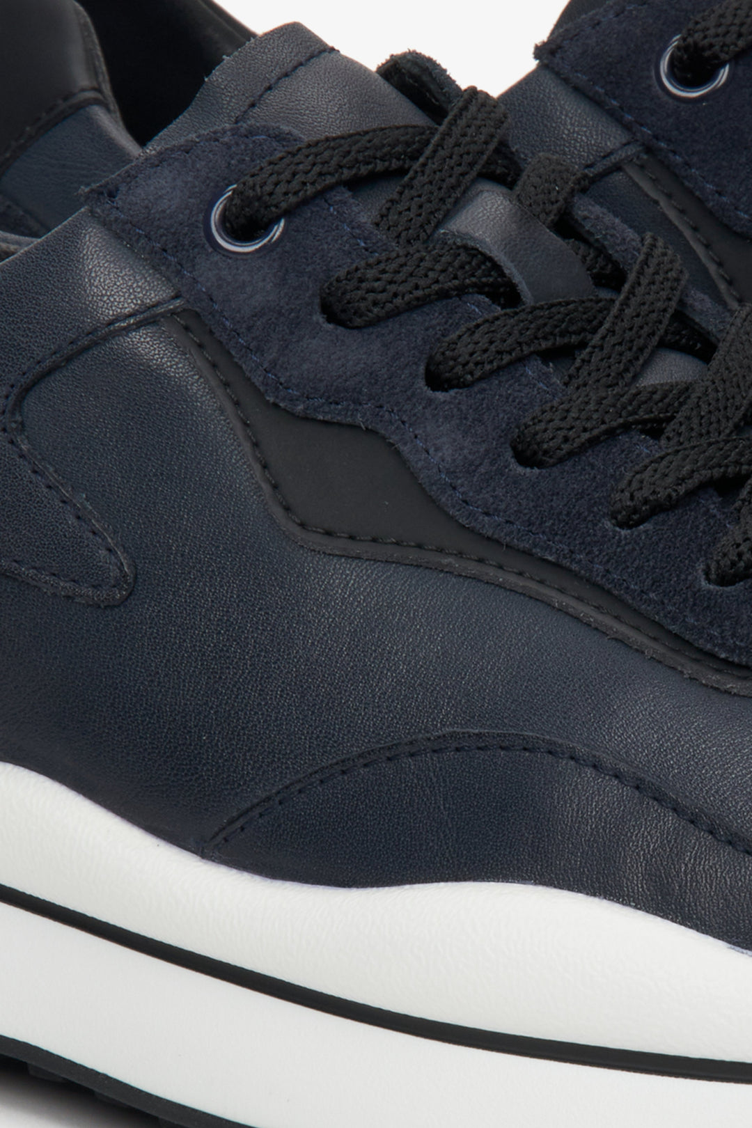 ES 8 men's sneakers in navy blue and black - close-up on the lacing system and details.
