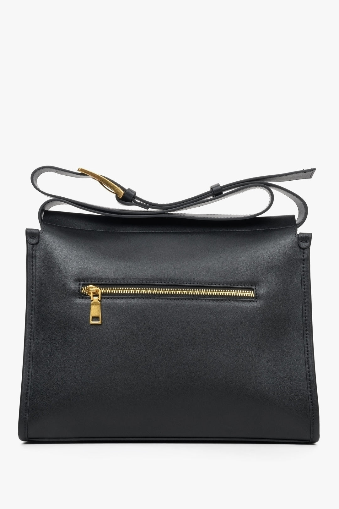 Convenient women's shoulder bag made of genuine leather in black by Estro - reverse side.