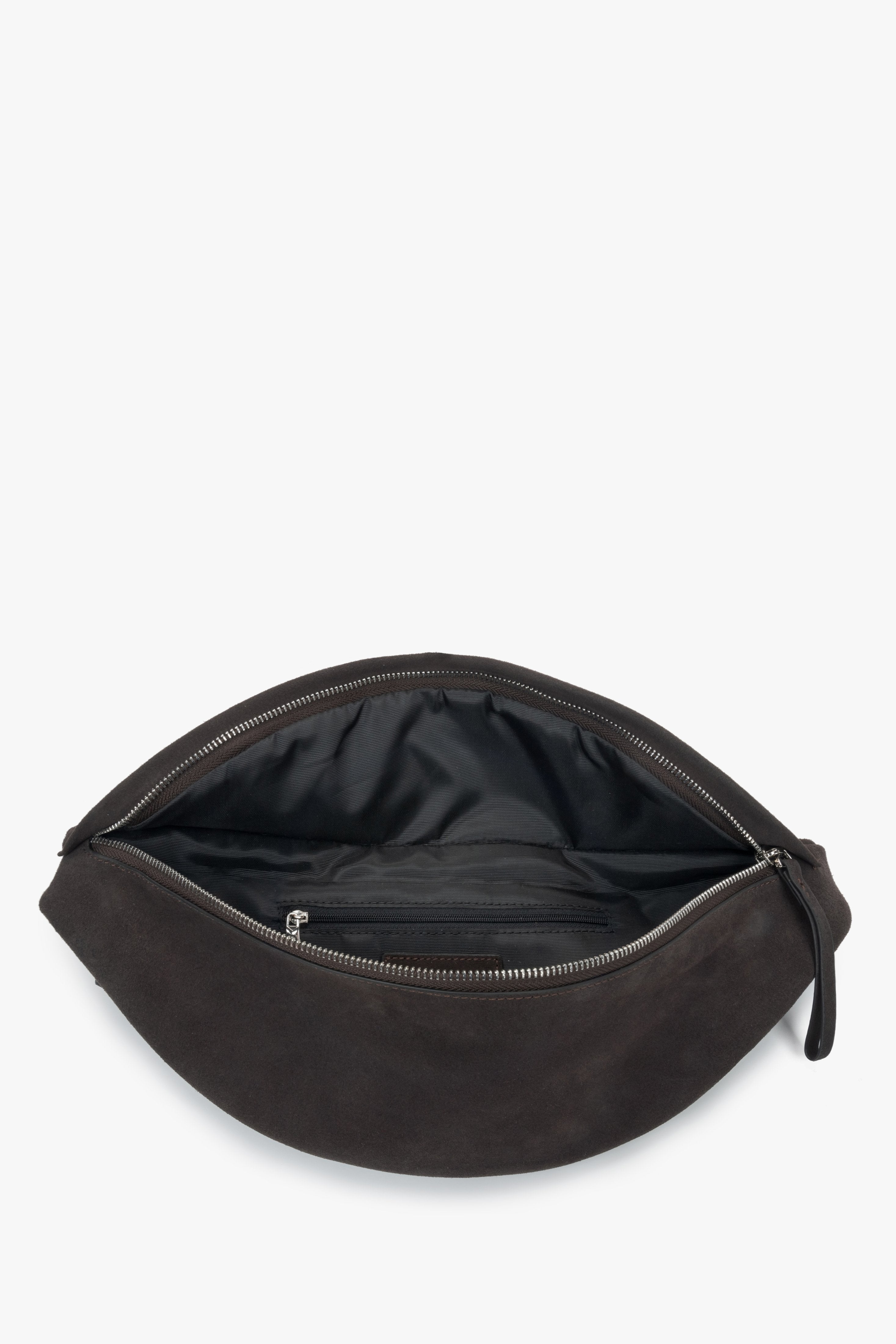 Stylish men's fanny pack made of dark brown natural velour by Estro – interior view.