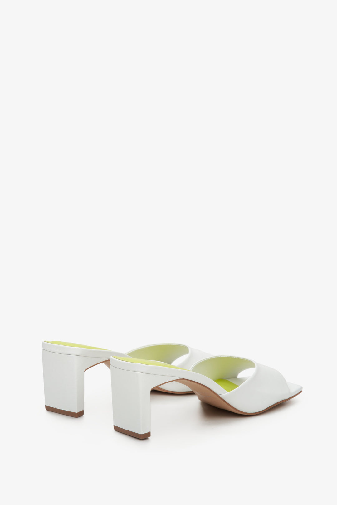 Women's white Estro mules made of Italian genuine leather with a sturdy heel.