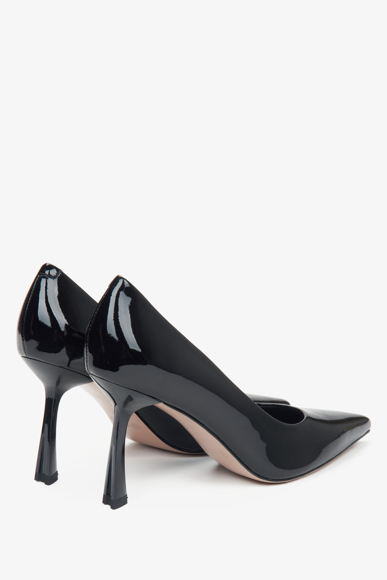 High heels in Estro black patent genuine leather shoes with a narrow pointed toe