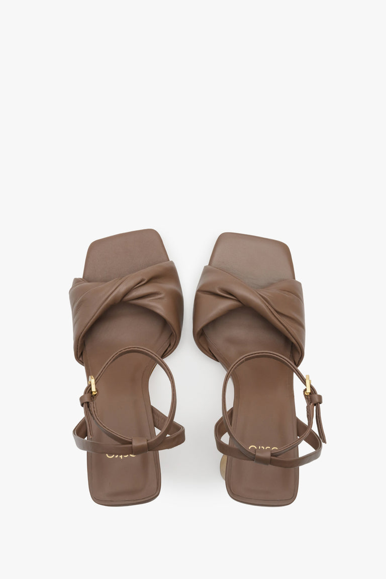 Women's brown leather sandals made from genuine leather by Estro - top view presentation of the model.