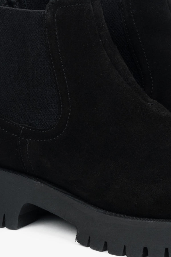 Black low women's chelsea boots by Estro - details.