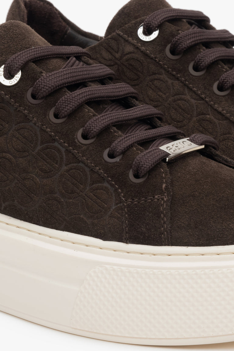 Chunky dark brown women's sneakers made of natural velour by Estro.